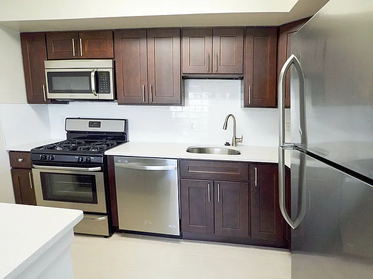 Woodmere Apartments — Photo 10