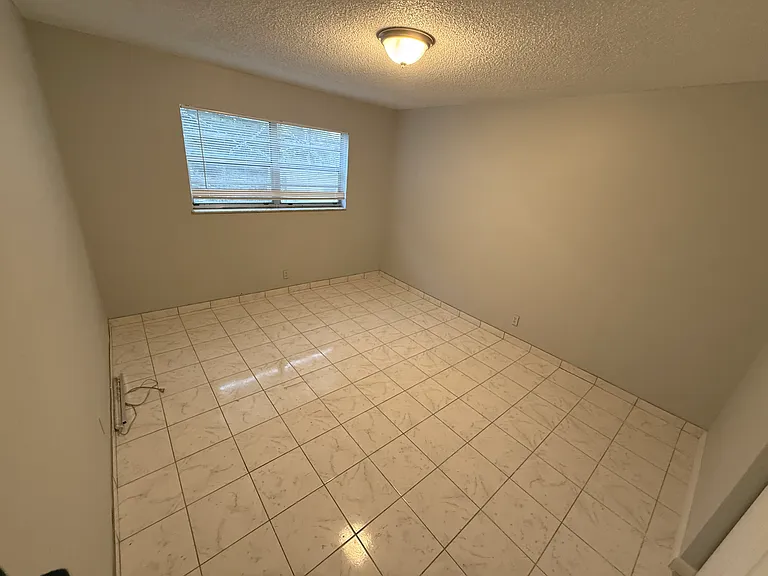 6840 Pembroke Rd — Photo 11