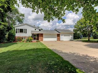 W7834 Grandview Rd, Hortonville, WI 54944