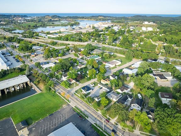 18-web-or-mls-Unit #4 501 Pine St Spring Lake, MI, United States-18_09112025