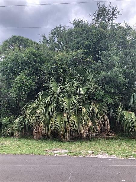 1st image of 1997 SE South Buttonwood Drive