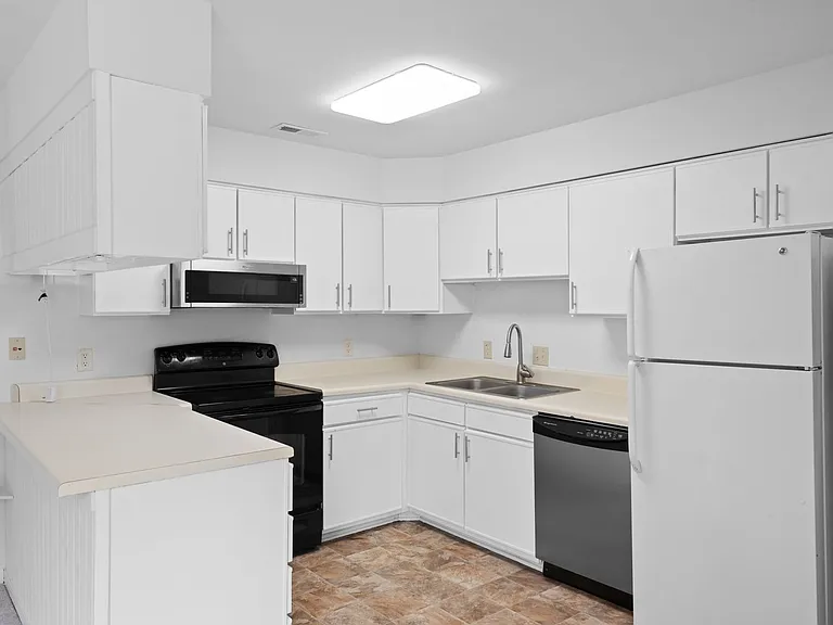 270 Summerwalk Cir — Photo 3