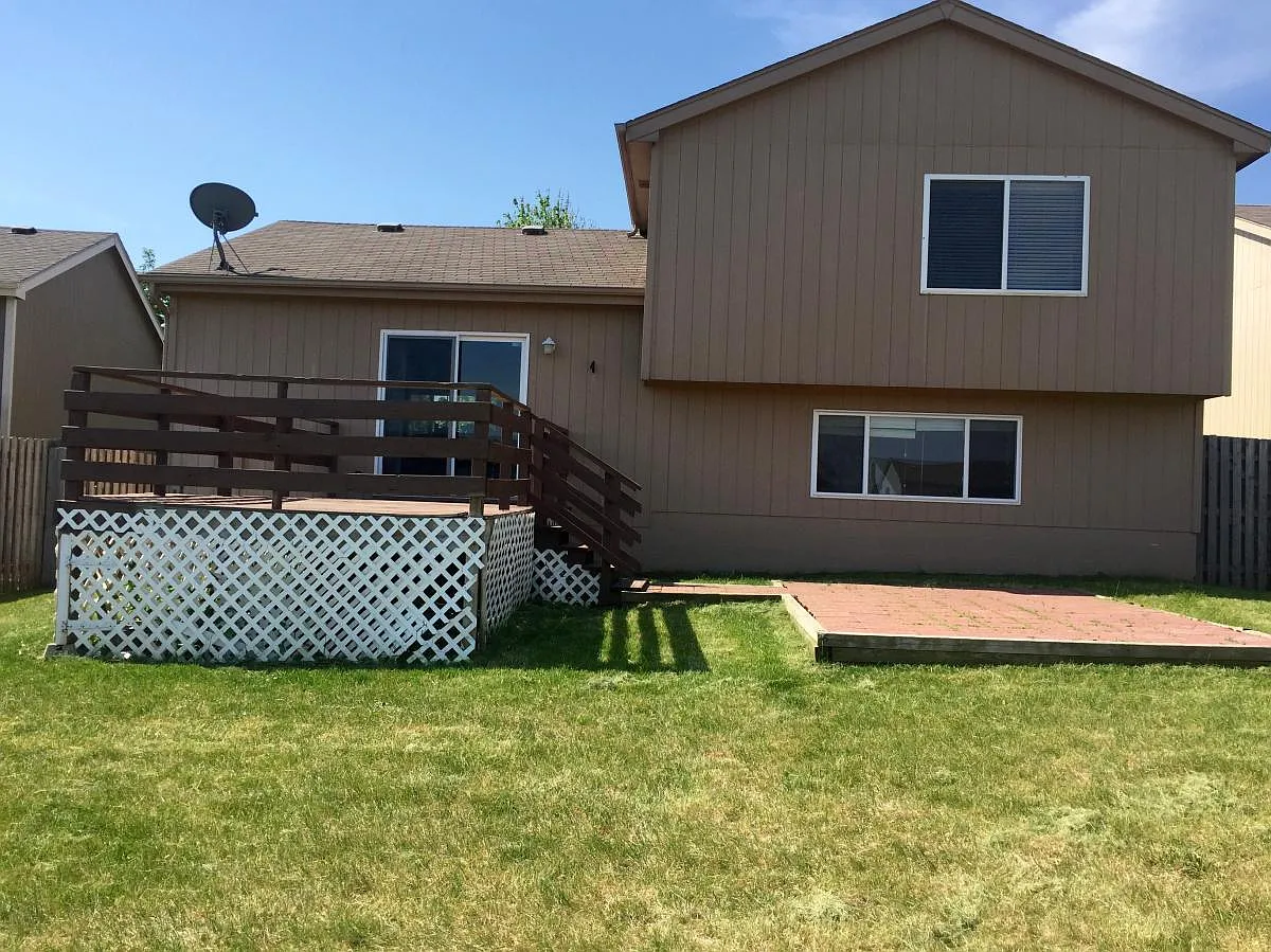 3 bed, 1556 sqft, $2,300 — Photo 3