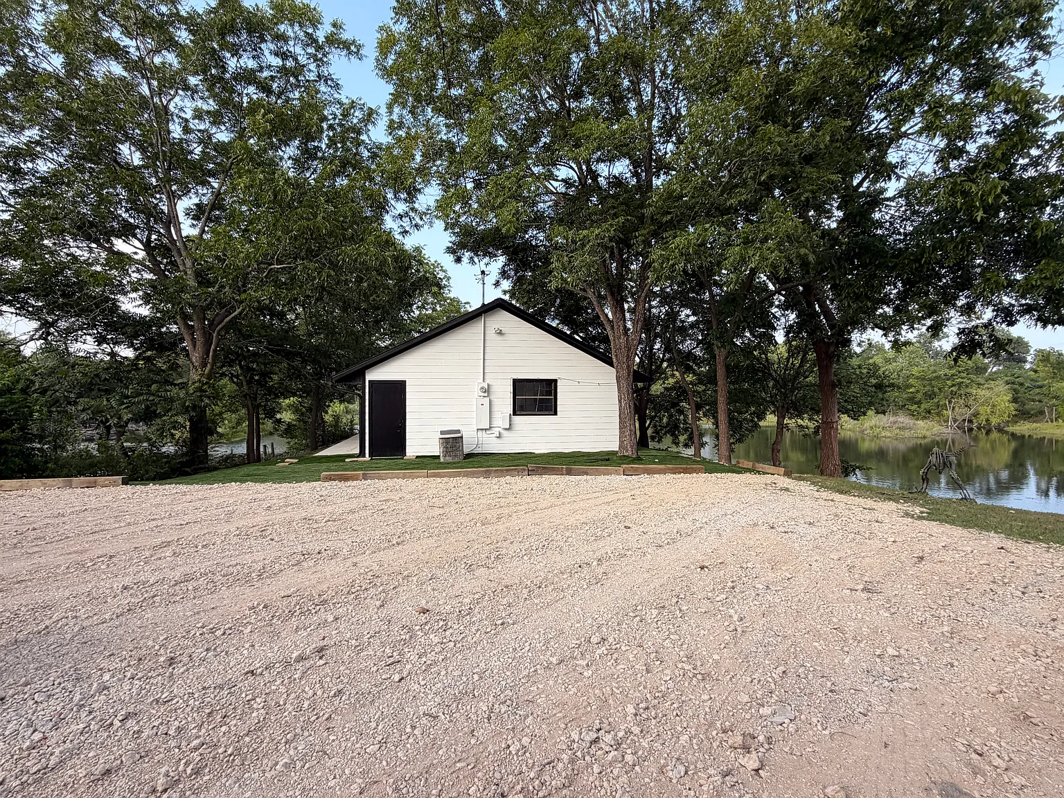 Studio, 960 sqft, $2,500 — Photo 1
