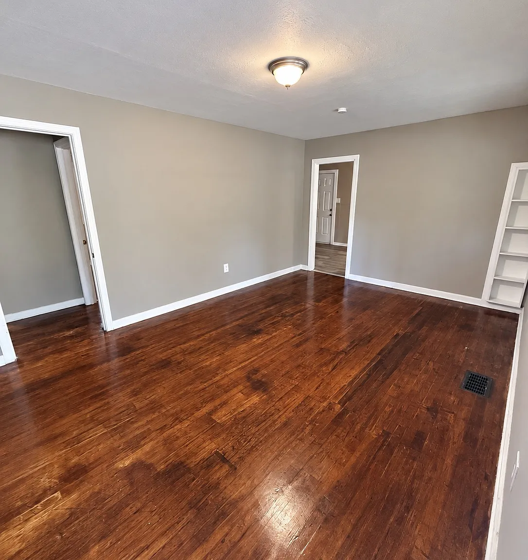 3 bed, 1075 sqft, $1,100 — Photo 3