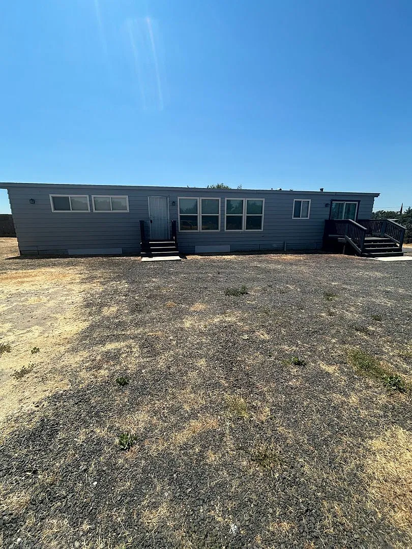 Country Home Three Bedroom — Photo 1