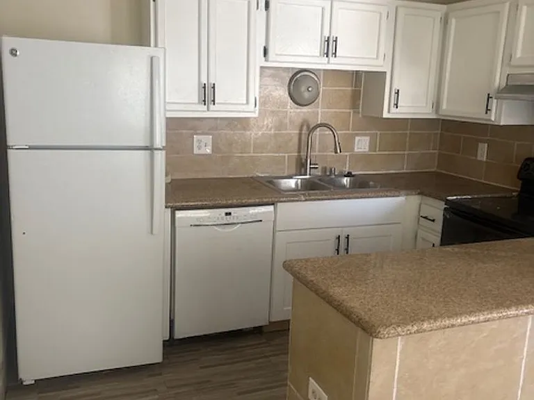 4223 Zavala St — Photo 2