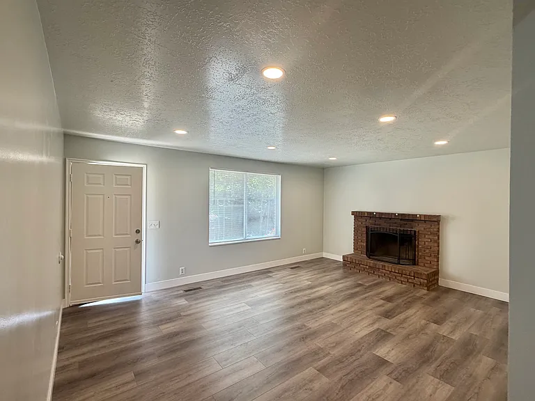 7298 S Highland Dr — Photo 3