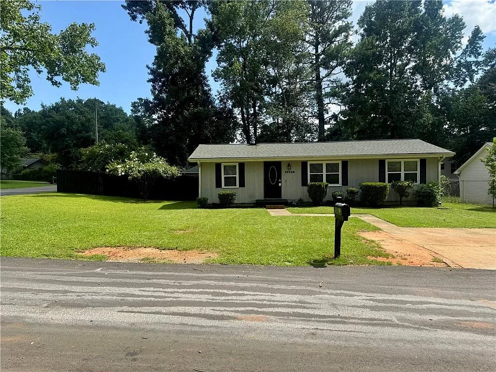 3 bed, 2.0 bath, 1080 sqft, $1,550 — Photo 2