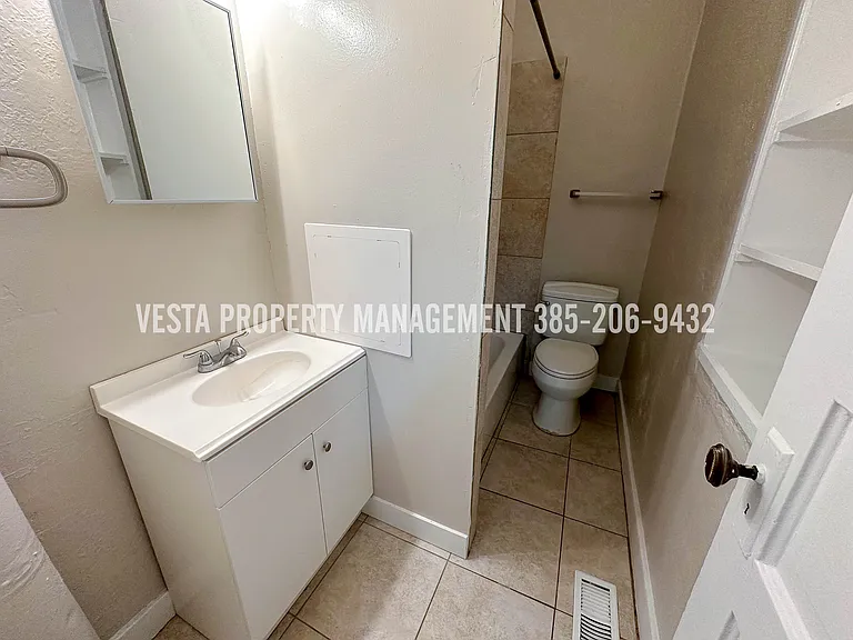 538 30th St #1 — Photo 7