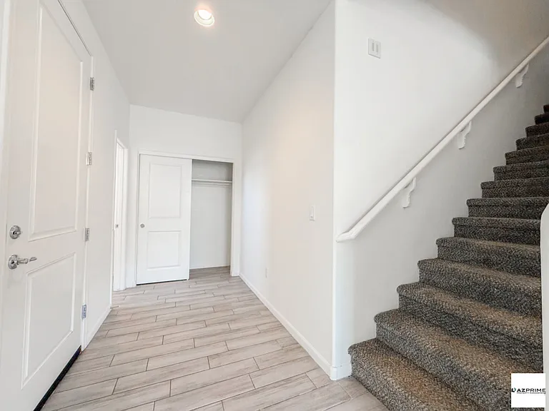 1741 W Pollack St — Photo 14