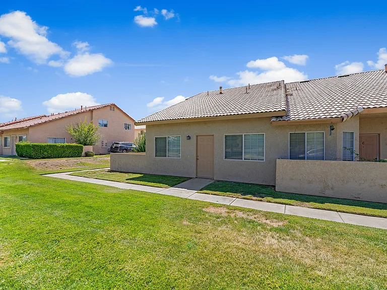1648 Cactus Dr #D — Photo 27