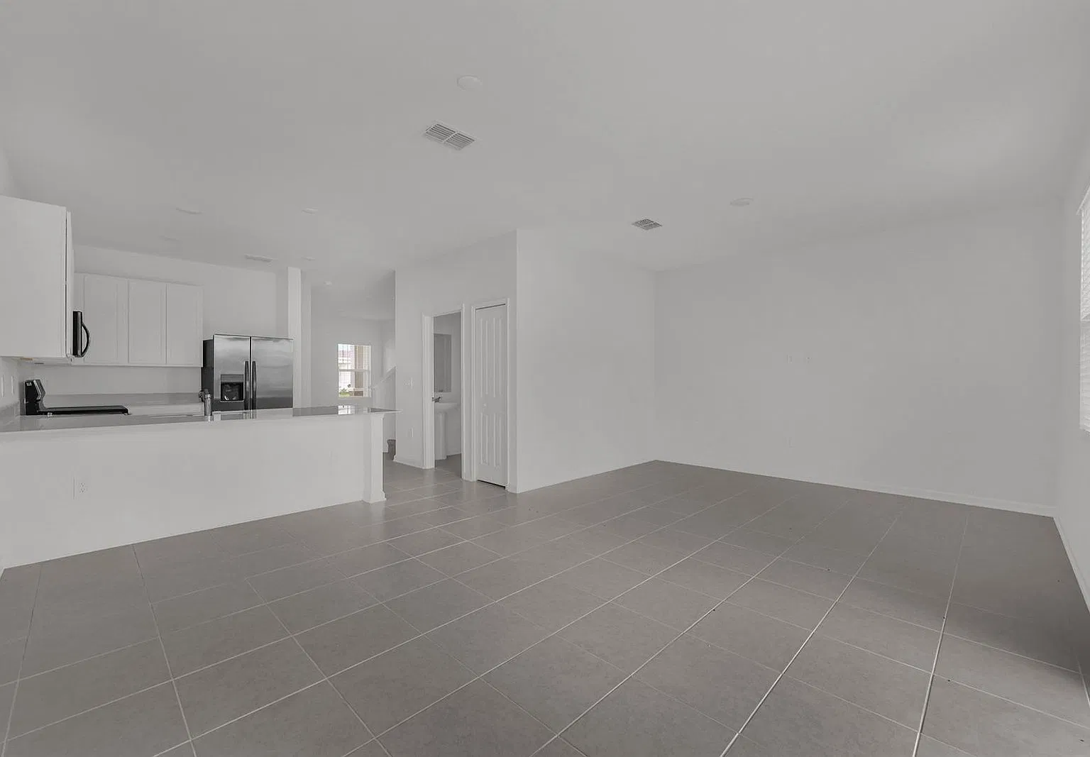 3 bed, 2.5 bath, 1834 sqft, $2,490 — Photo 2