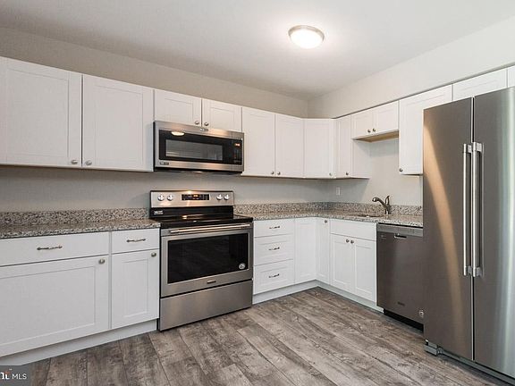5th image of 256 Michele Cir