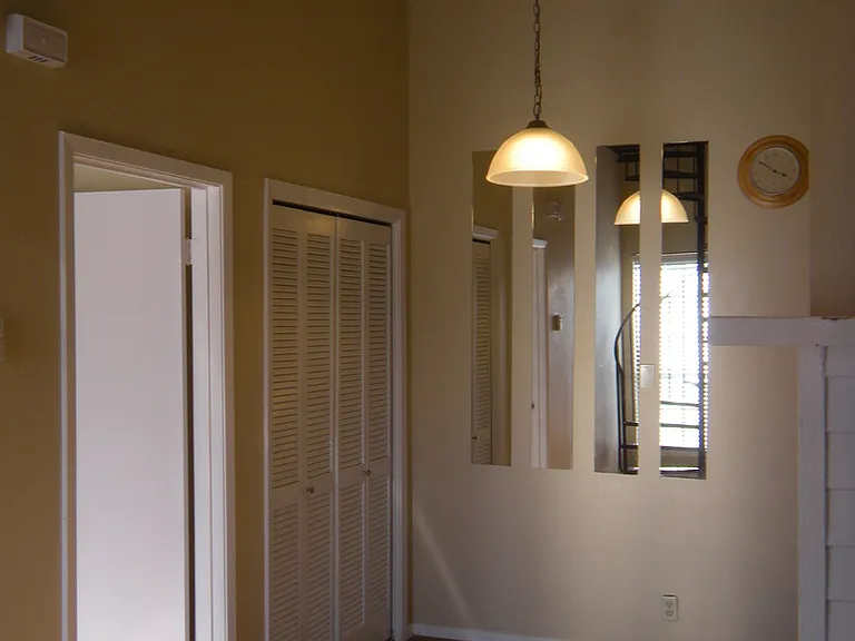 303 W 35th St #304 — Photo 3