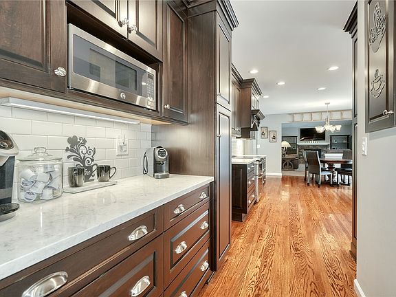 5th image of 75 County Clare Cres