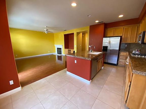 Convenient breakfast / family dining nook