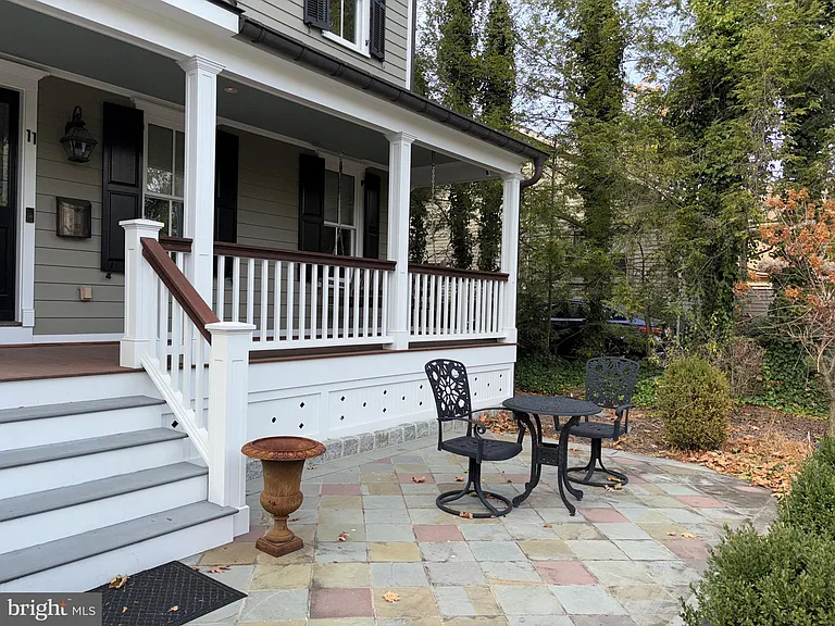 11 Chestnut St — Photo 35