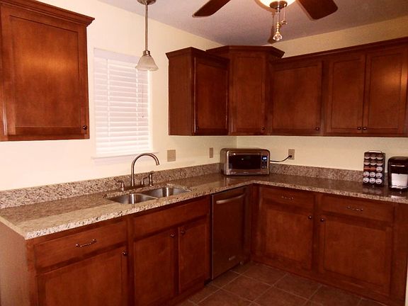 4th image of 107 McCullough Cir