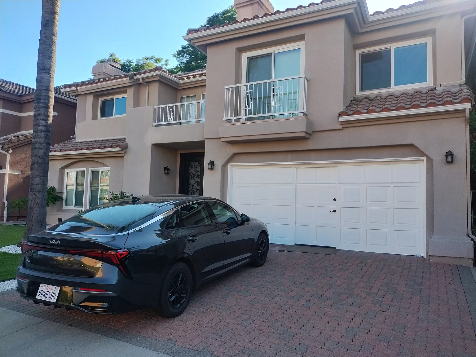 5 bed, 2792 sqft, $6,450 — Photo 2