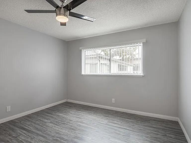 1527 Yale St #6 — Photo 37