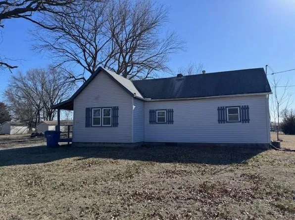 609 Spruce St, Winchester, KS 66097