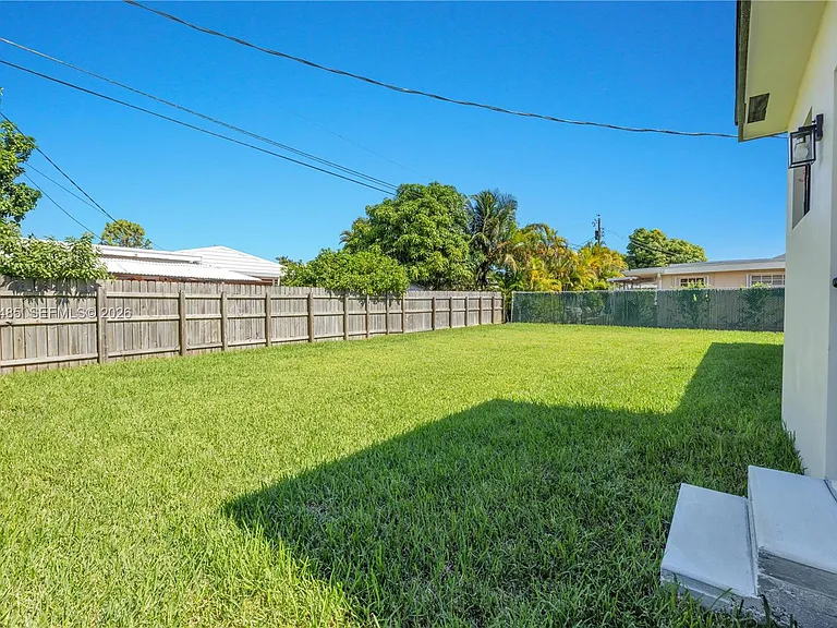 6021 SW 19th St — Photo 20