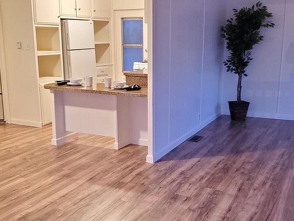 4th image of 900 Henderson Ave #127