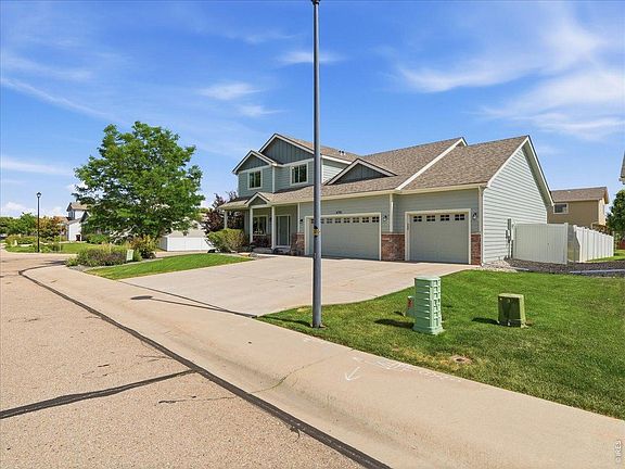 3rd image of 4391 Halleck Ln