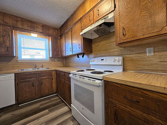5th image of 3702 Hereford Ln #C