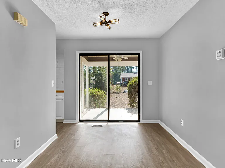 139 Charter Dr — Photo 11