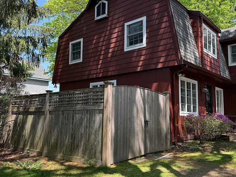 689 State St — Photo 30