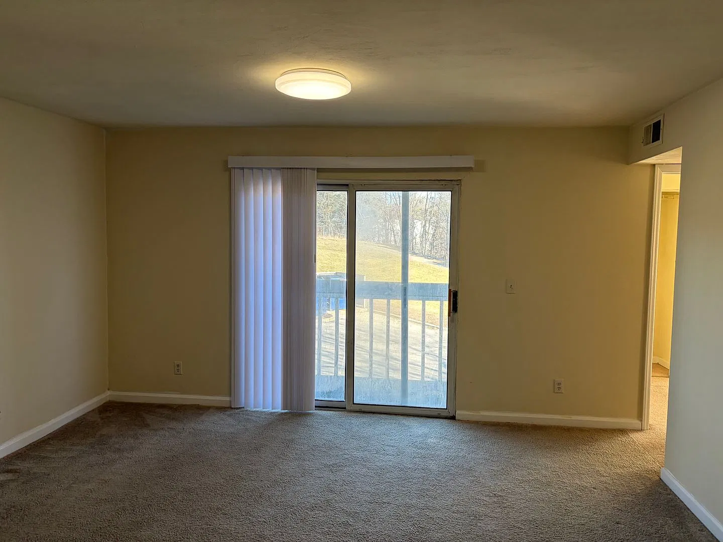 1400 Seneca Dr — Photo 2