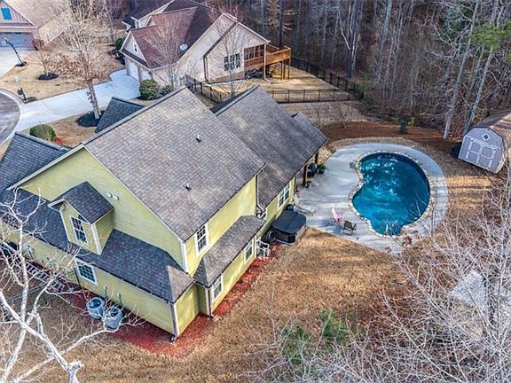5th image of 824 Vicki Cir