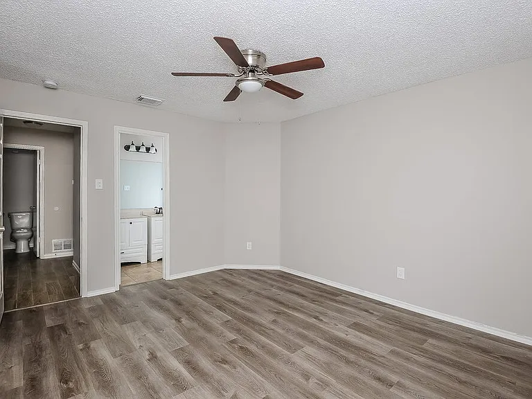 8500 Charleston Ave — Photo 10