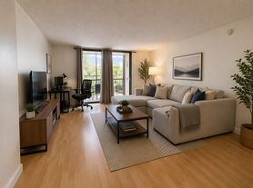 8615 NW 8th St, Miami, FL