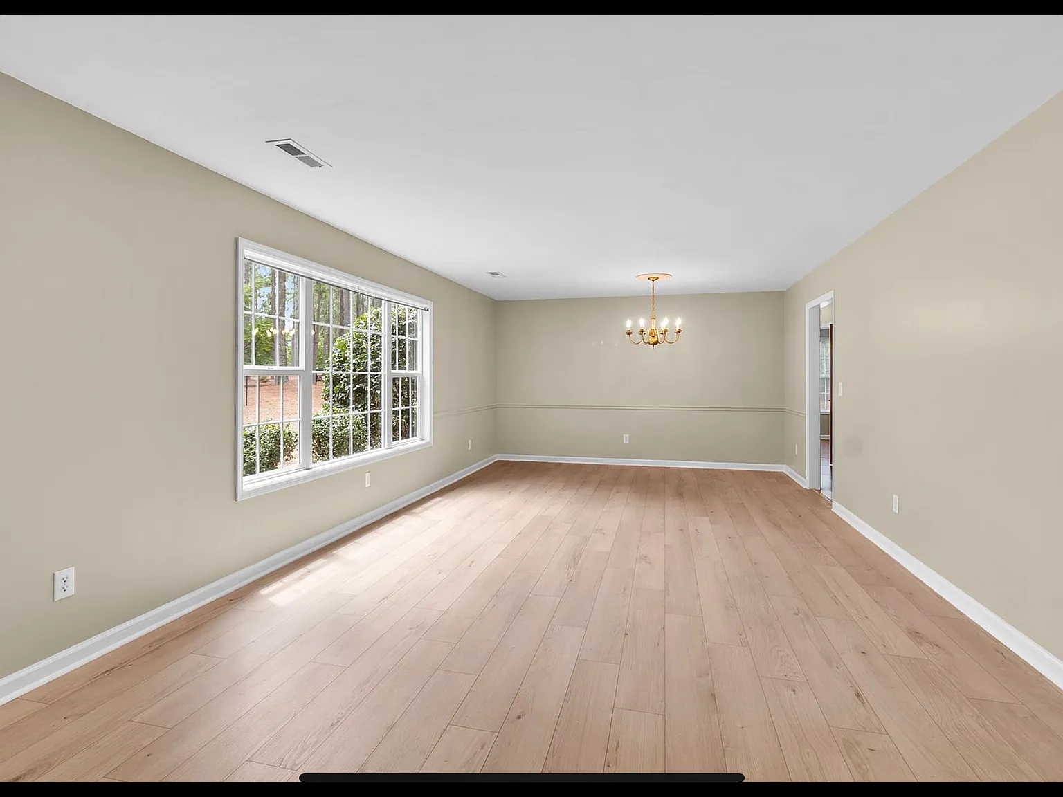 3 bed, 2054 sqft, $2,400 — Photo 3