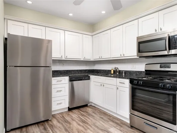2 Dogwood #2, Selden, NY 11784