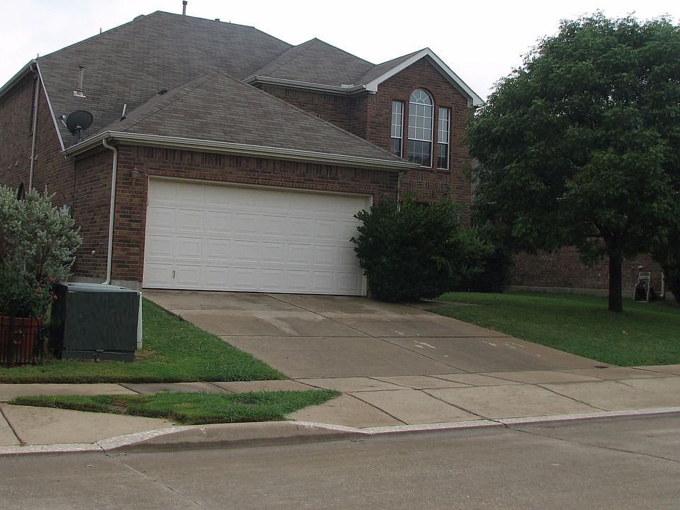1st image of 2900 Maple Creek Dr