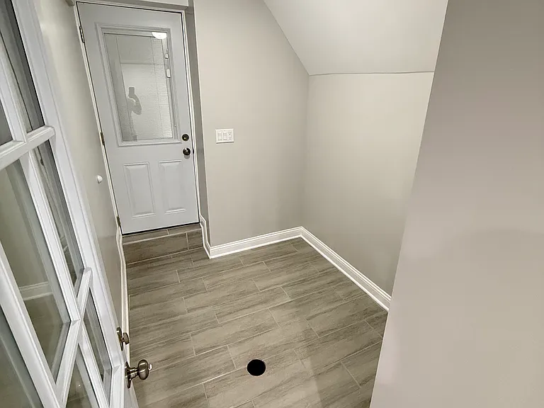 2952 N Nagle Ave #BASEMENT — Photo 8