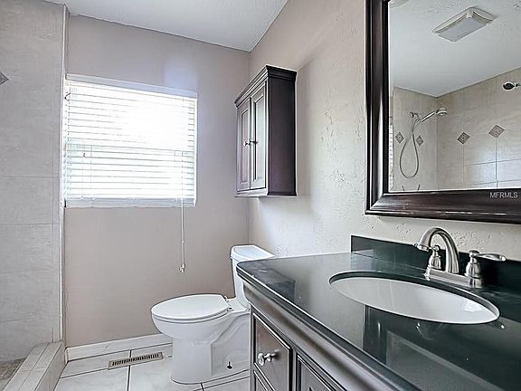 3rd image of 1614 Park Dr