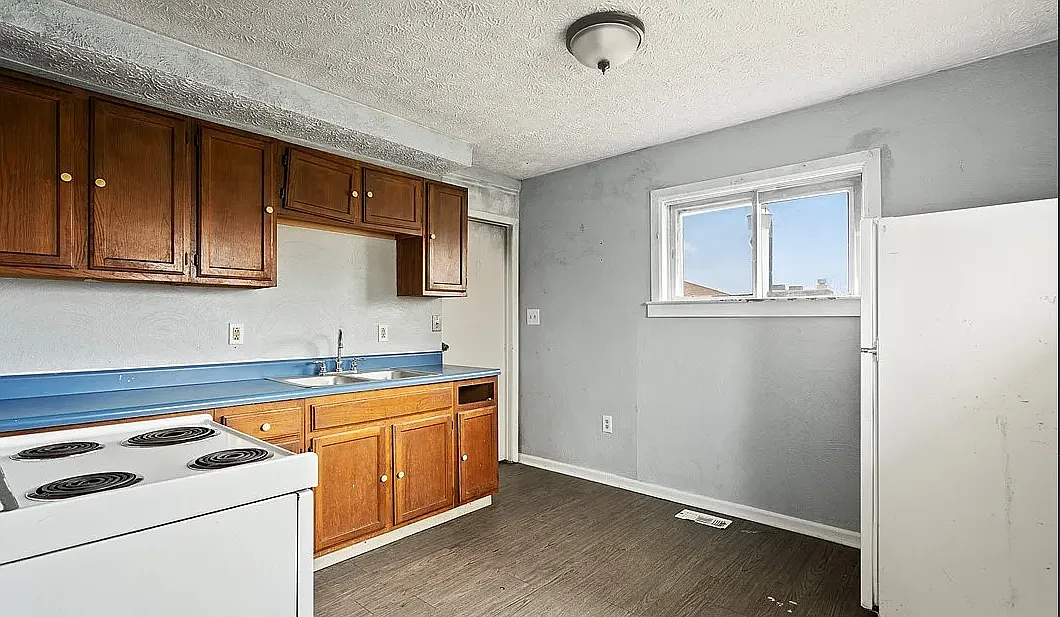2 bed, 900 sqft, $950 — Photo 2