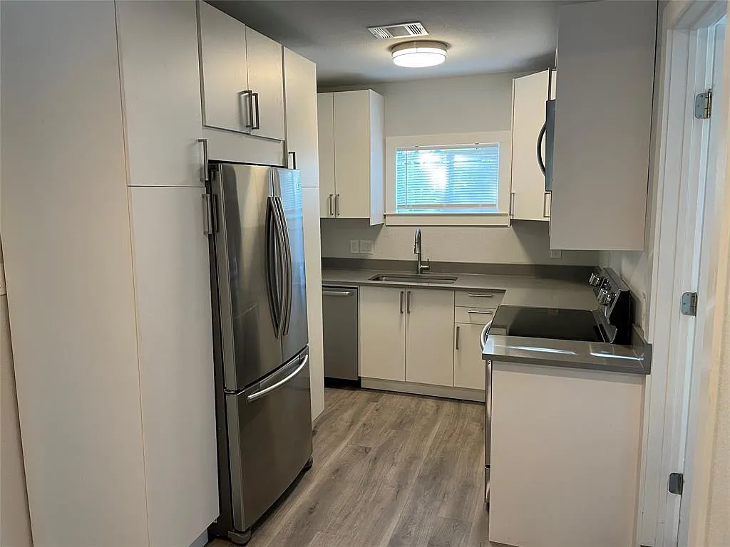 3 bed, 1.0 bath, 750 sqft, $1,500 — Photo 2