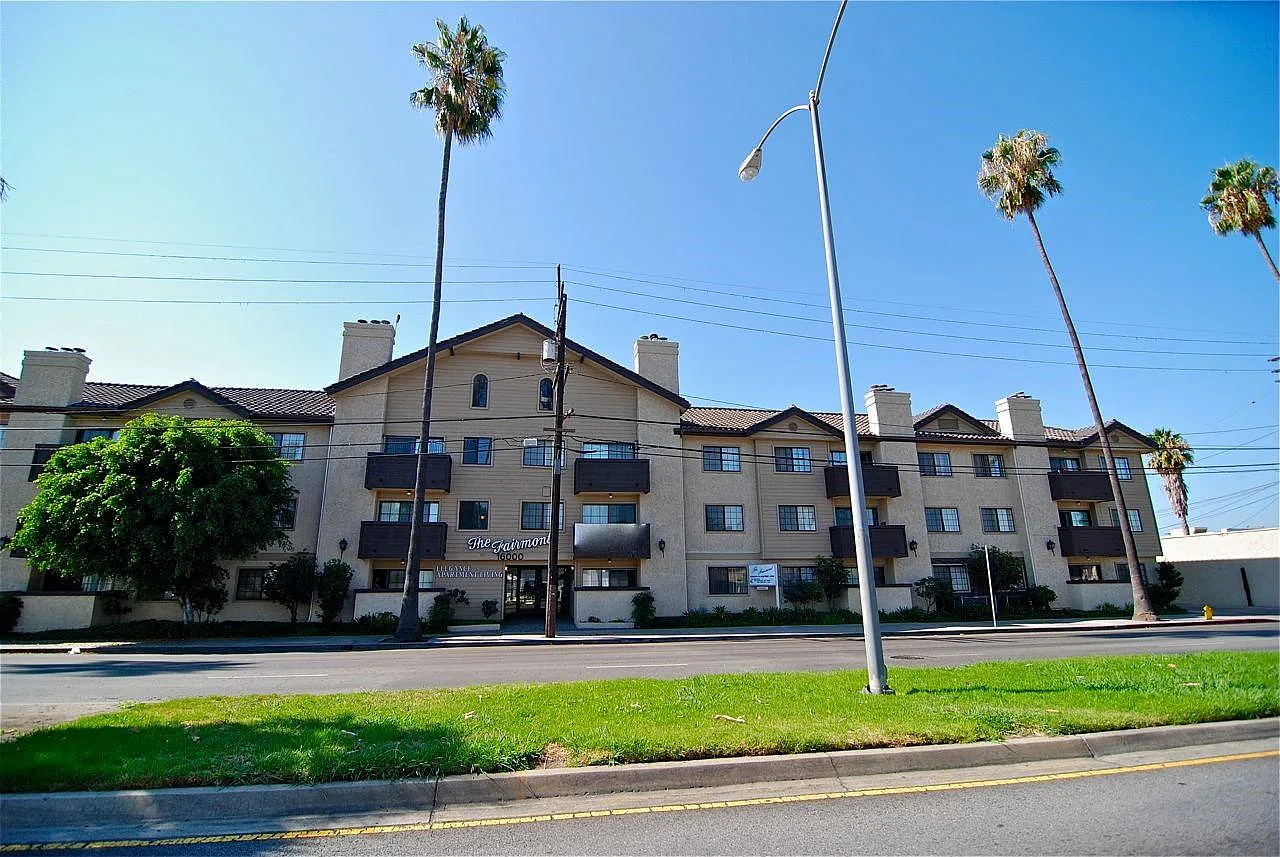 Fairmont — Photo 2