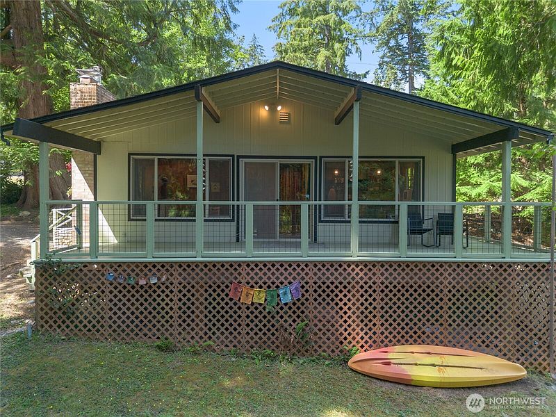 3rd image of 550 E Lakeshore Drive W