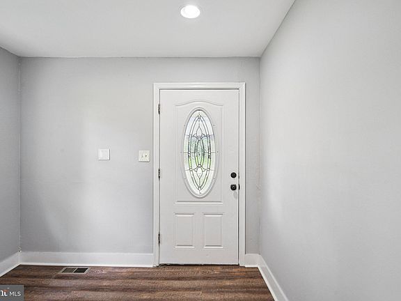 3rd image of 608 Milmont Ave