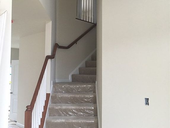 5th image of 891 Ashley Dr