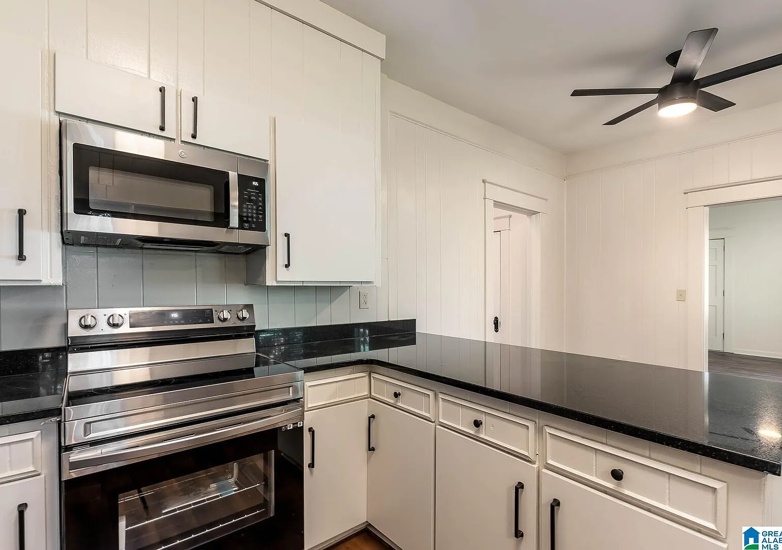 3 bed, 2.0 bath, $2,400 — Photo 2