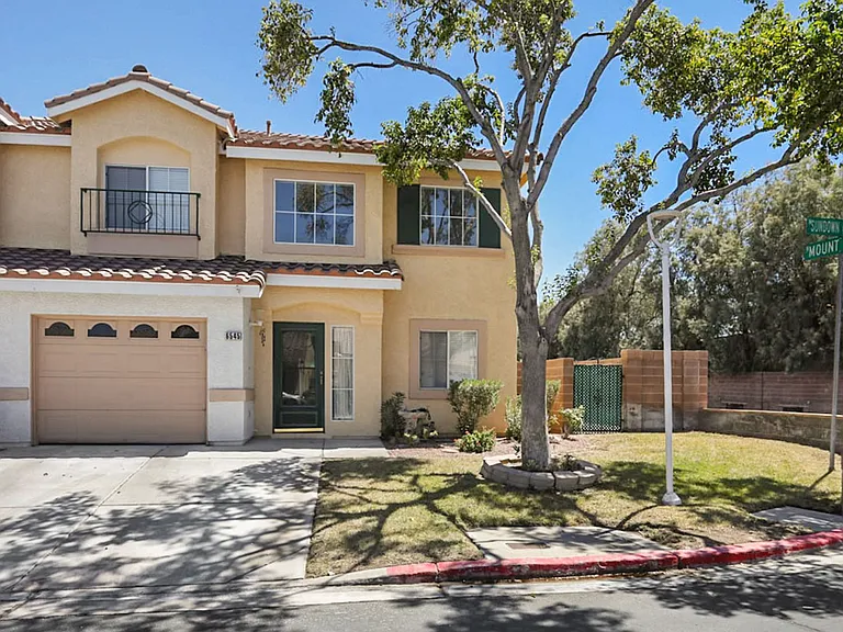6545 Sundown Heights Ave — Photo 1