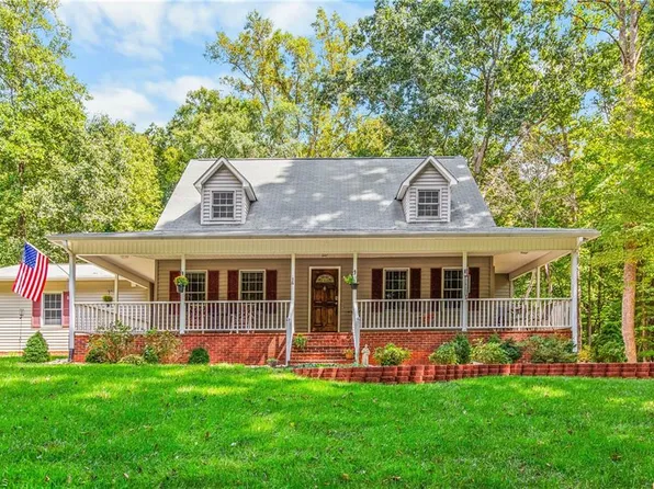 1709 Beechwood Rd, Yadkinville, NC 27055